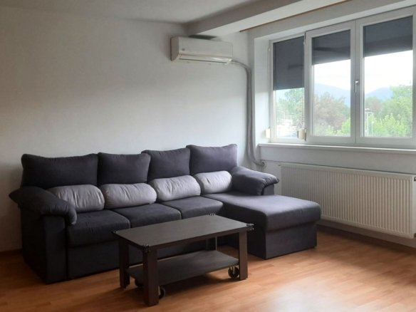 Apartament Renovat 2 Camere + Boxă 7 MP Vedere Superbă spre Tâmpa