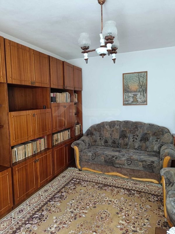 Inchiriem  apartament 3 camere,Tudor,zona Dacia