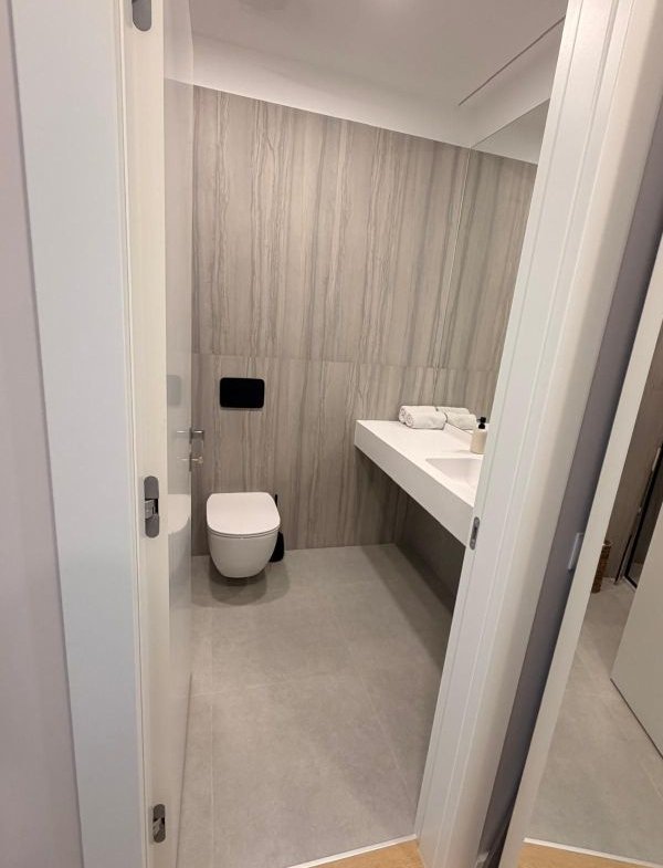 NUSCO CITY | Mobila Rovere | Bucatarie inchisa | Parcare inclusa | LUX
