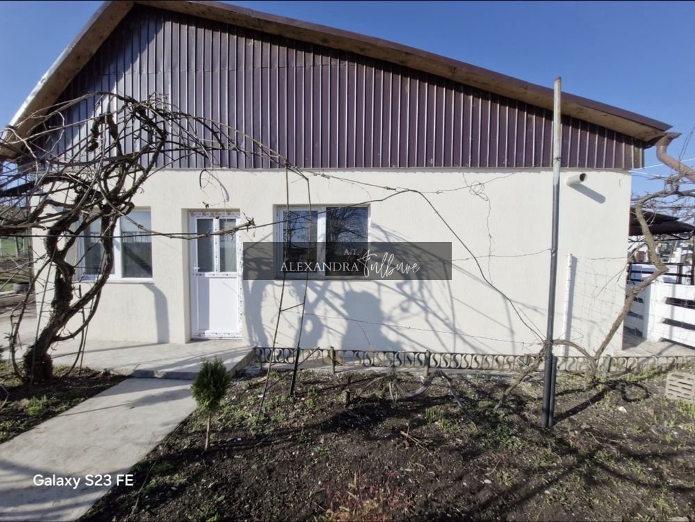 Teren 43884 mp intravilan, 4 hale 6000 mp, nod autostrada, Bogata