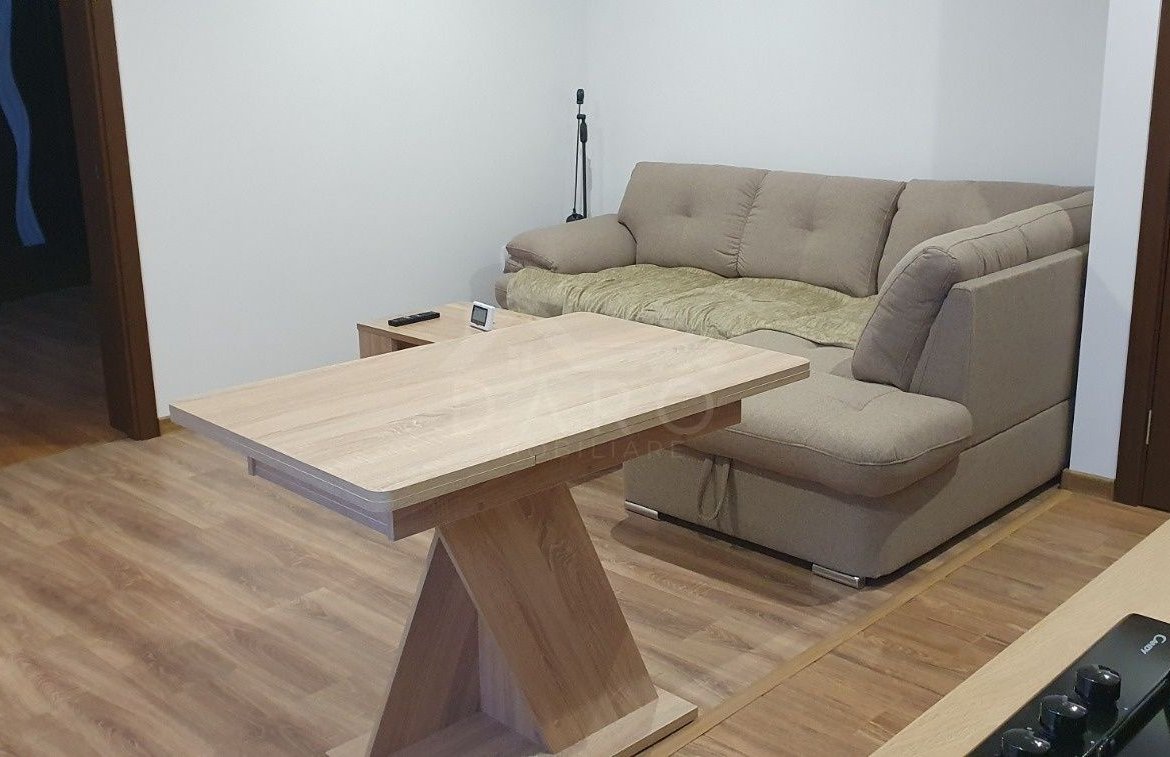 Inchiriez apartament cu doua camere, zona centrala