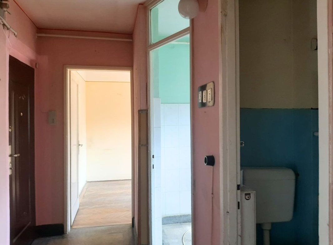 Apartament 2 camere 89000 EUR etaj intermediar foarte aproape de piata Astra