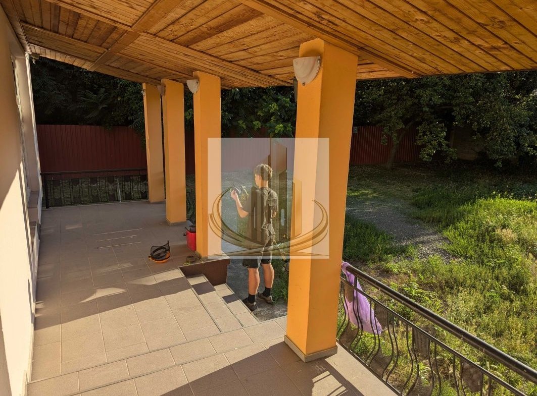 Vilă pentru Activități Comercia –5 Camere, Curte500 MP – Zona Aradului