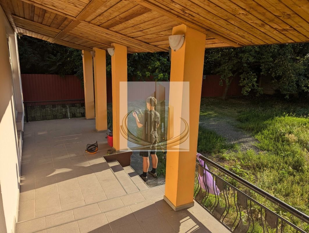 87ab04d8d569452f9a89f3048b447f52 Vilă pentru Activități Comercia –5 Camere, Curte500 MP – Zona Aradului