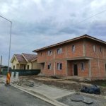 Jumătate de duplex cu interior la gri de vânzare în Giarmata Vii