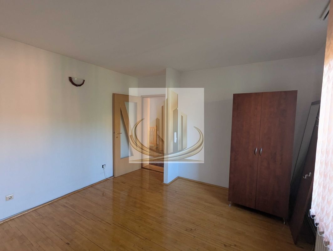 8bd2ac02d0164ced8d734346e6bac368 Vilă pentru Activități Comercia –5 Camere, Curte500 MP – Zona Aradului