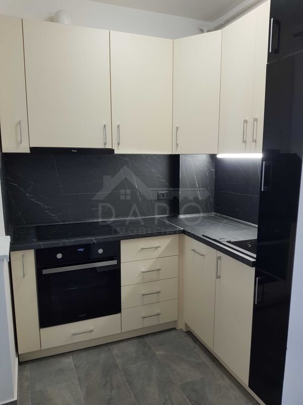 8c7ec897b81b4cbf96fdb99c64d75d11 Închiriez apartament 4 camere zona rezidențială