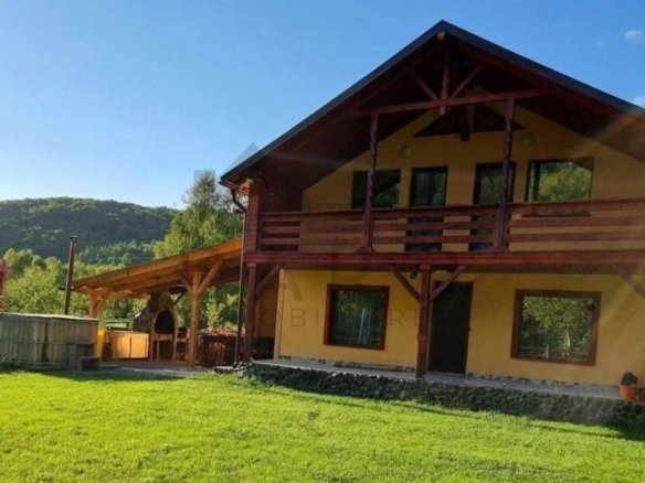Vand sau schimb casa Campu Cetatii din caramida si lemn