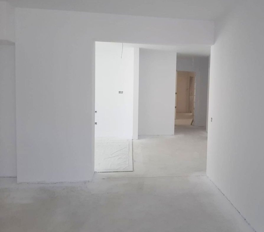 Apartament 3 camere 82 mp + 2 terase de 24 mp zona rezidentiala aerisita