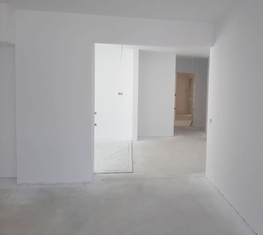Apartament 3 camere 82 mp + 2 terase de 24 mp zona rezidentiala aerisita