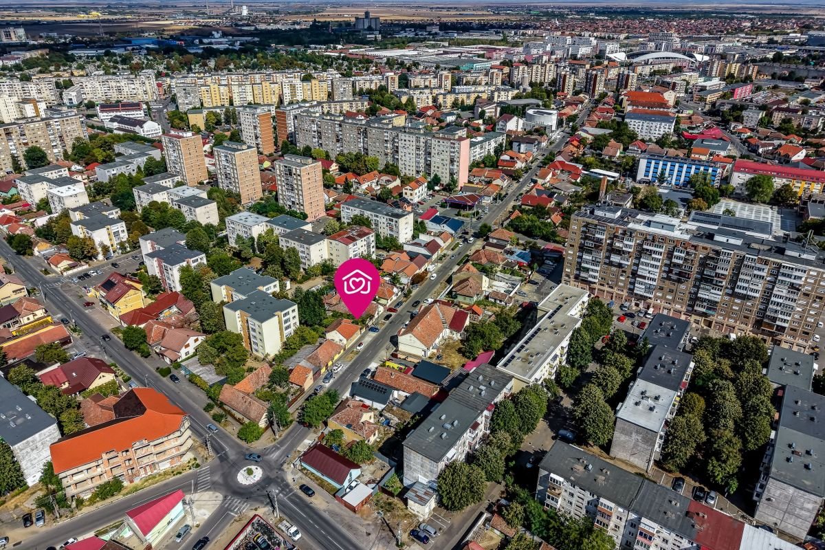 Casă în Vlaicu, 2 corpuri separate de clădire , Arad