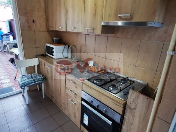 De inchiriat casa cu 2 camere, strada Romana, 320 euro