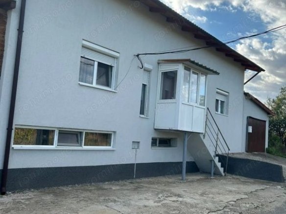 Casă de vânzare cu teren 920 mp