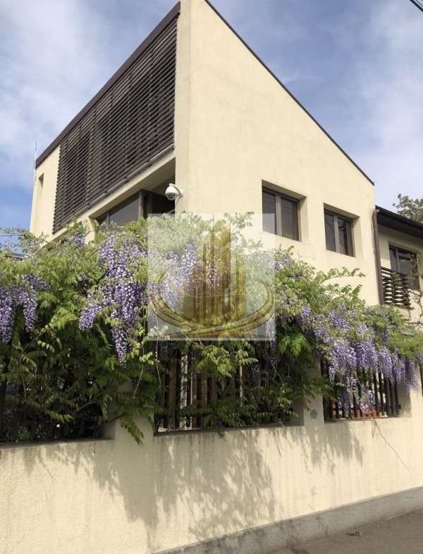 Vilă spectaculoasă în zona Brâncoveanu | 270 mp | Garaj| Curte proprie