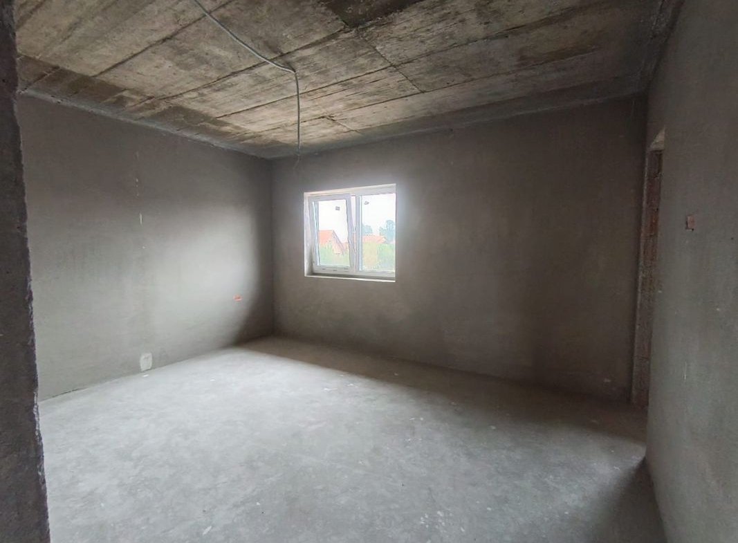 Jumătate de duplex cu interior la gri de vânzare în Giarmata Vii
