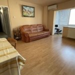 Apartament spațios cu două camere, etajul 4 cu acoperiș.