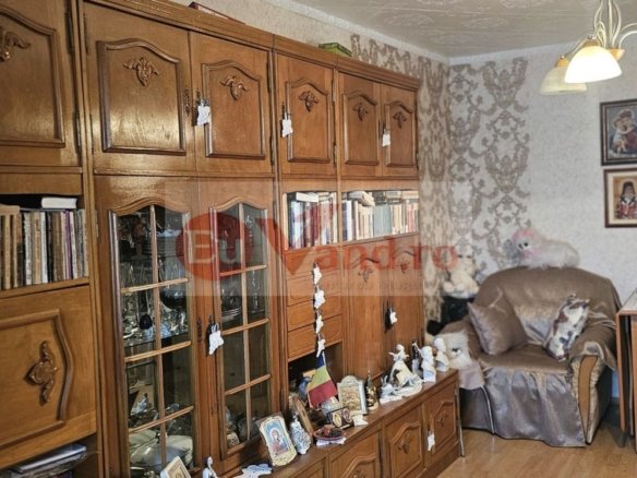 Apartament 2 camere de vanzare, IC Frimu, 57 mp, 2 balcoane, etaj 3/4