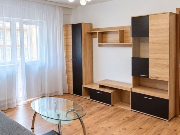 Apartament renovat cu 2 camere și balcon – zona Lugojului