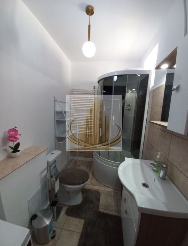 Apartament spațios la casă, curte & parcare – zona Mehala