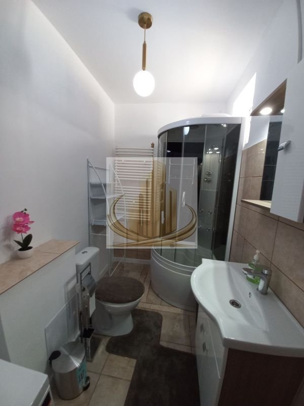 Apartament spațios la casă, curte & parcare – zona Mehala