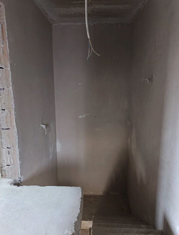 Jumătate de duplex cu interior la gri de vânzare în Giarmata Vii