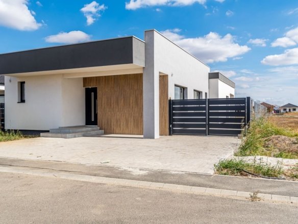 Vilă nouă, deosebită, în Via Carmina – calitate fără compromisuri