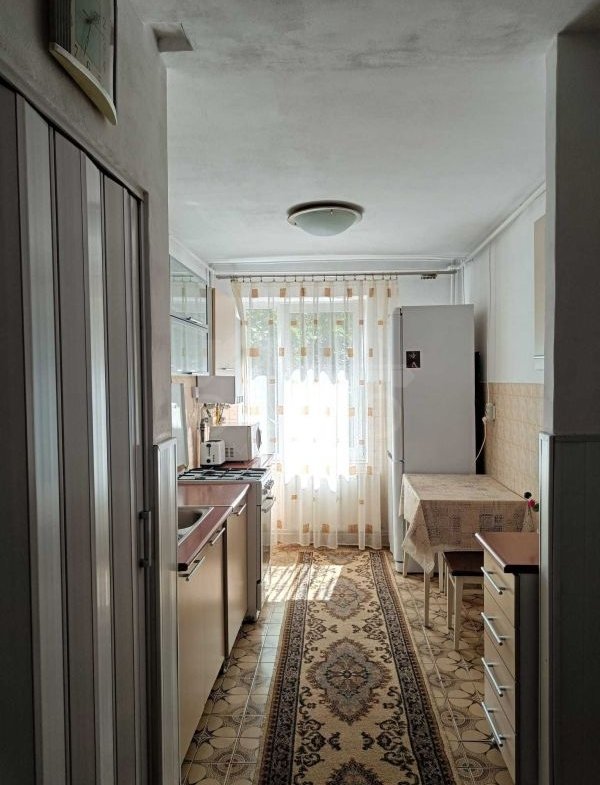 Inchiriem  apartament 3 camere,Tudor,zona Dacia