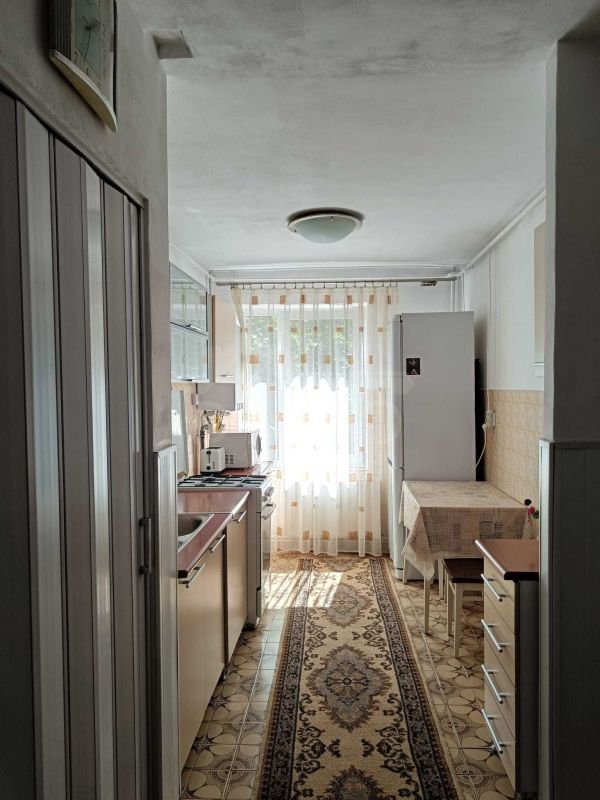 Inchiriem  apartament 3 camere,Tudor,zona Dacia