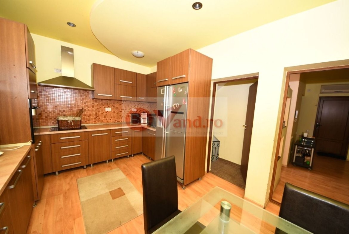 Vila spatioasa, pretabil pentru locuit/clinica, zona Micro 17 – Galati