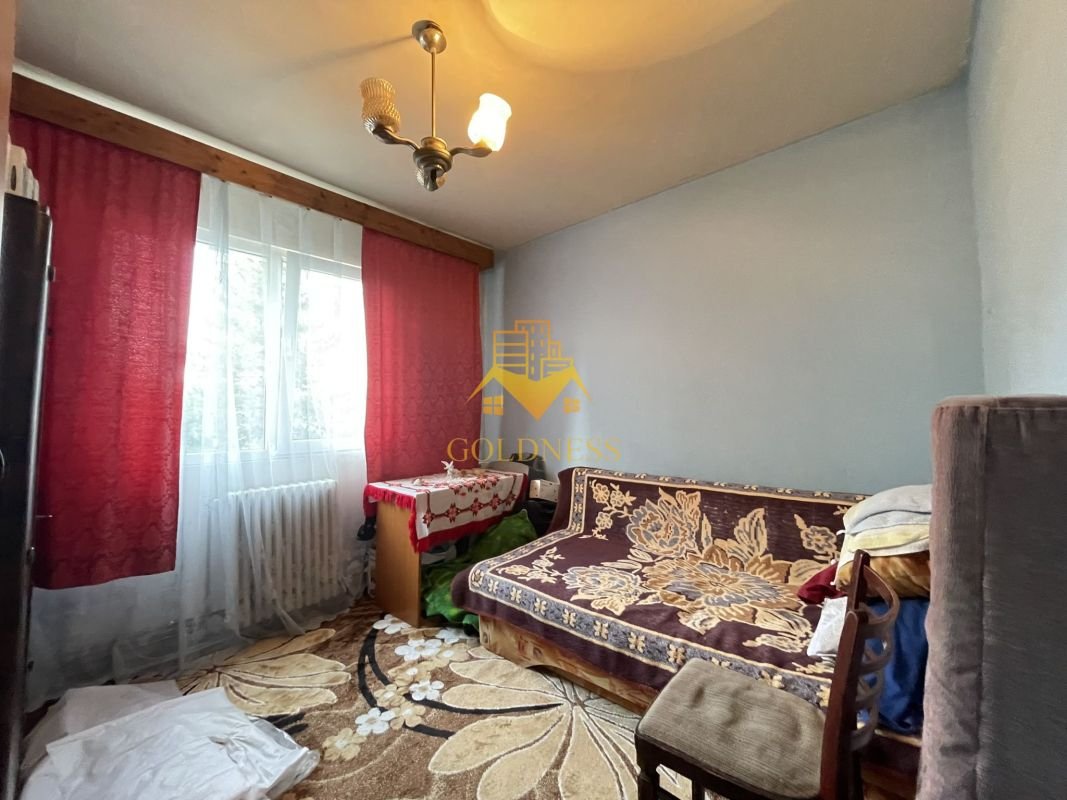 bf9438e081924a259d9a1e889ce9049e 3 camere de renovat| Academia de Muzica, Bucium| Manastur, etaj 3/4 |