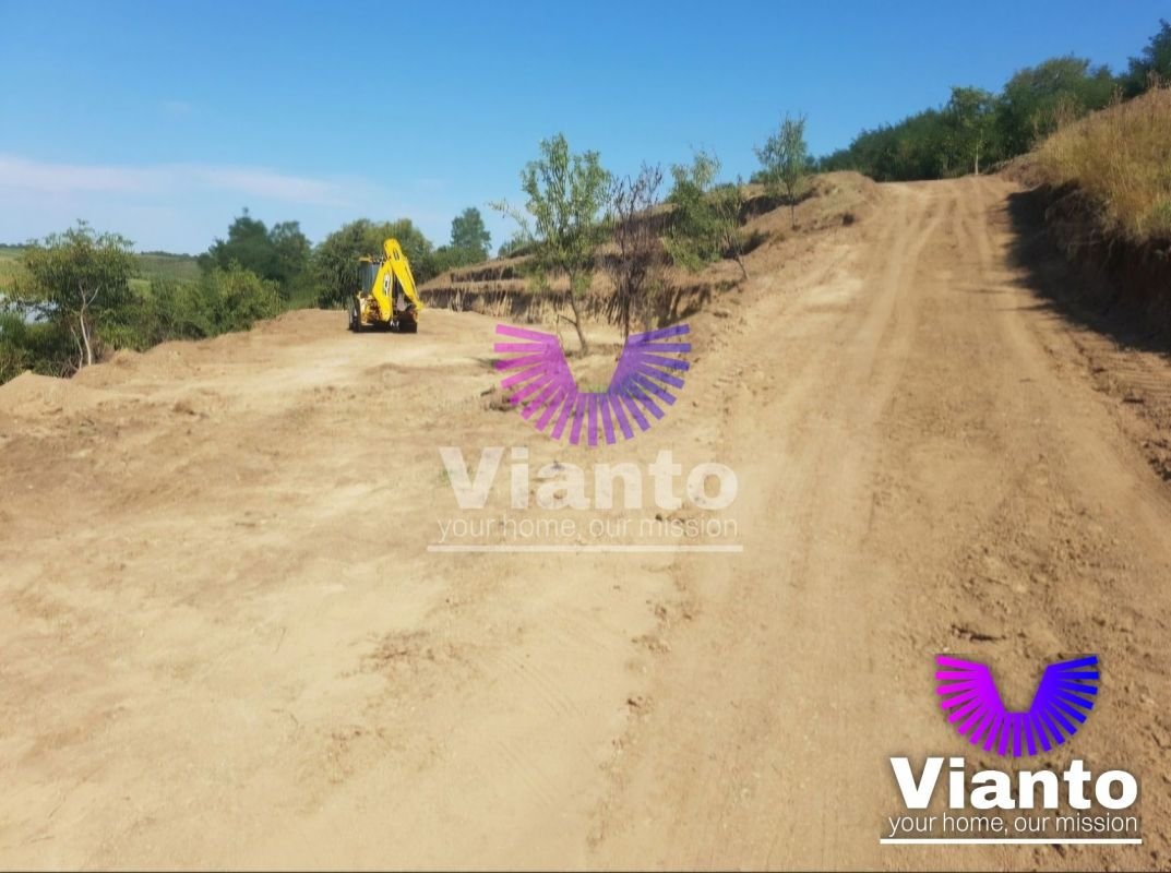 c1a877c2a64f467188f1a9d3636b50fe Teren extravilan | 3700 mp | Utilitati in zona | Investitie cu potential