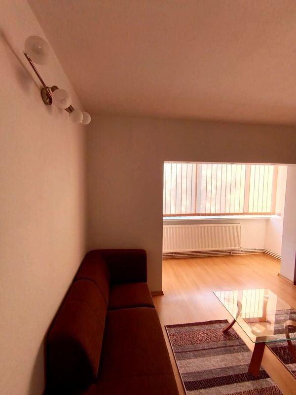 c7fd6cde335d4231bd03bdd7c9d496eb Apartament cu 2 camere, 55 mp, centrală proprie și aer condiționat