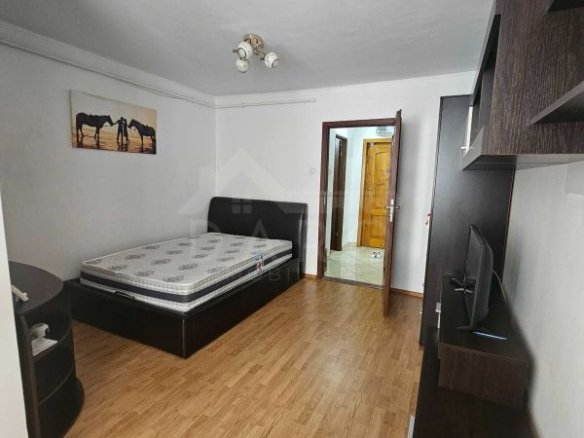 Garsoniera de inchiriat zona 7 noiembrie