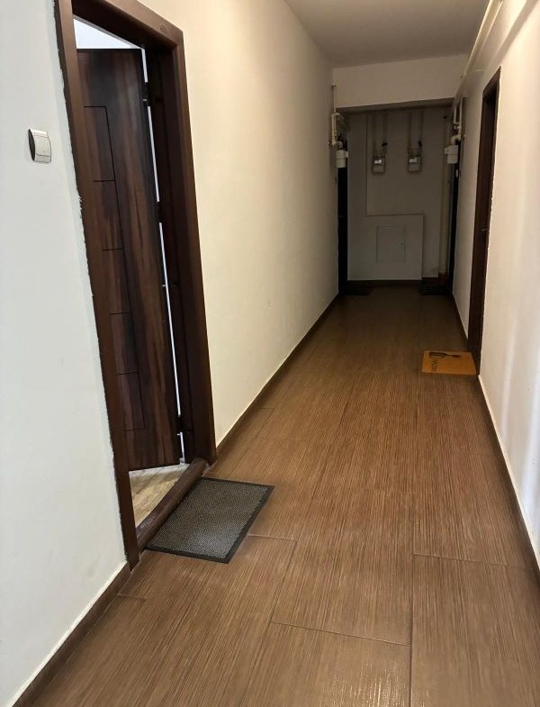 Inchiriez apartament 2 camere  Prelungirea Ghencea cu loc de parcare.