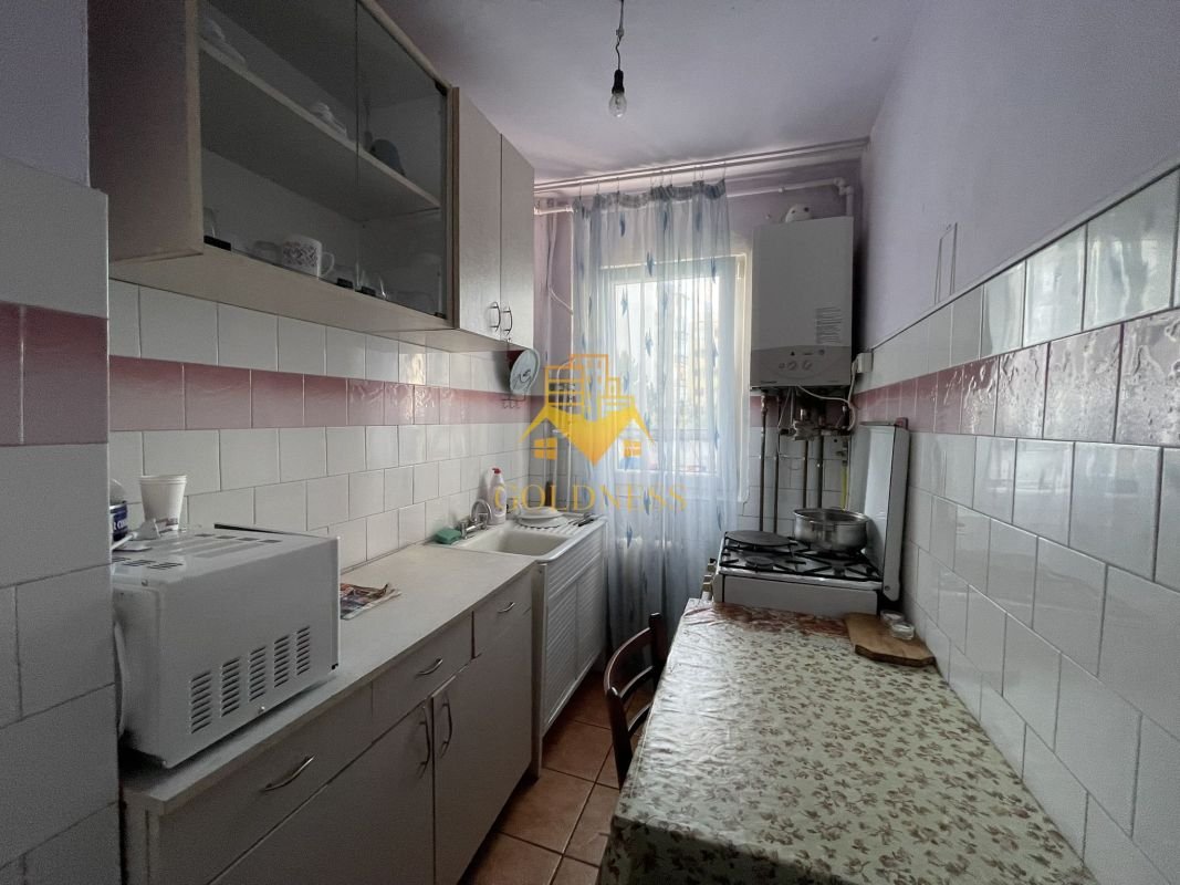d0a16d81b907437ebca871d1733effdf 3 camere de renovat| Academia de Muzica, Bucium| Manastur, etaj 3/4 |