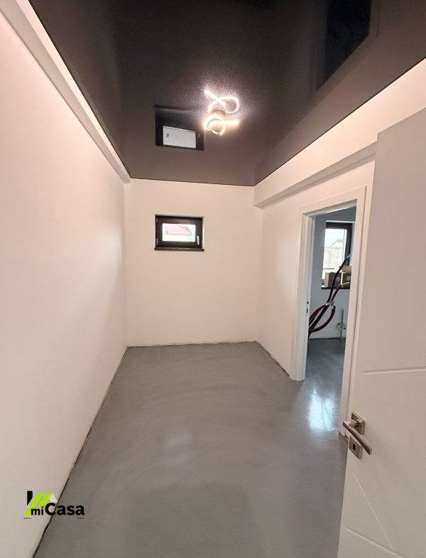 Casă cu 6 camere, în Șendreni