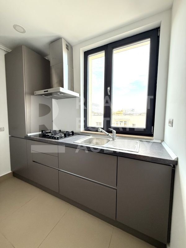 d8c993afb90e4ab0a63d2f5f11faf435 Chirie, 2 camere + parcare, zona Aviației