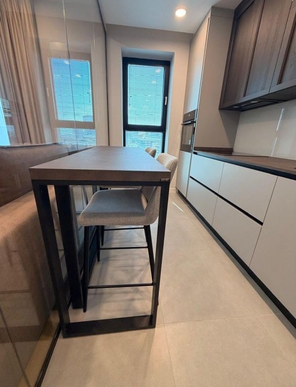 NUSCO CITY | Mobila Rovere | Bucatarie inchisa | Parcare inclusa | LUX