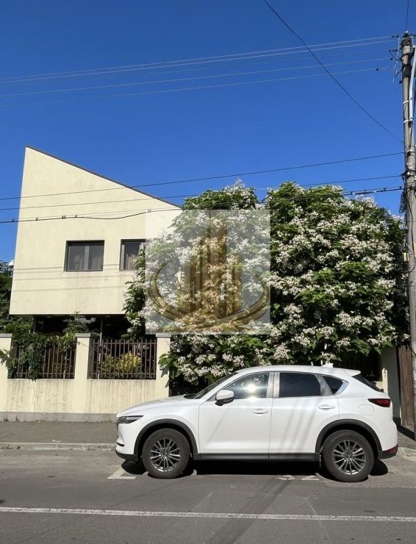 Vilă spectaculoasă în zona Brâncoveanu | 270 mp | Garaj| Curte proprie