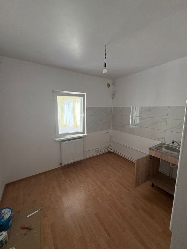 De inchiriat apartament cu 2 camere nemobilat, I. C. Frimu, etaj 3, 300 Eur