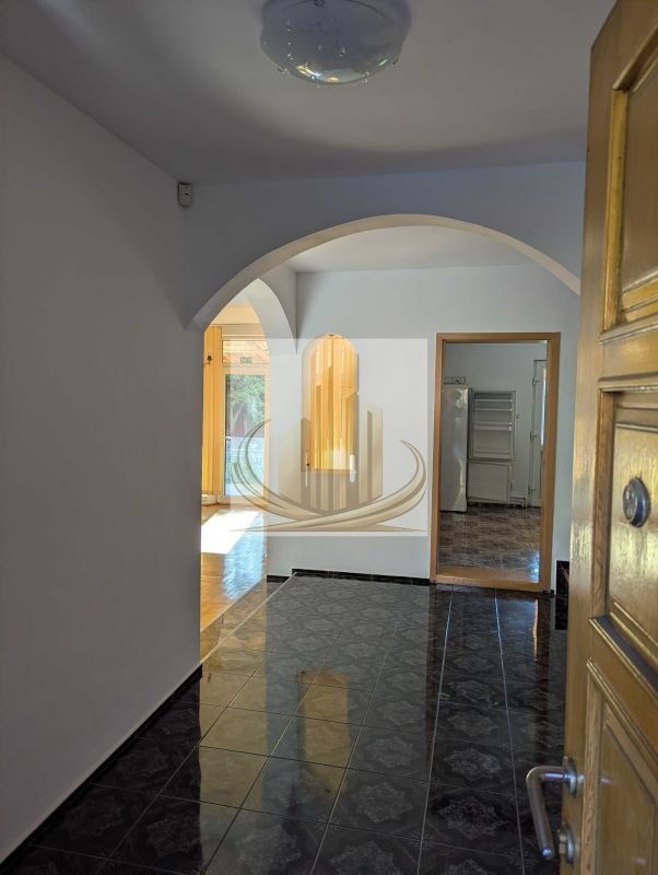 e822396f2a614268a20c57ece41397b3 Vilă pentru Activități Comercia –5 Camere, Curte500 MP – Zona Aradului