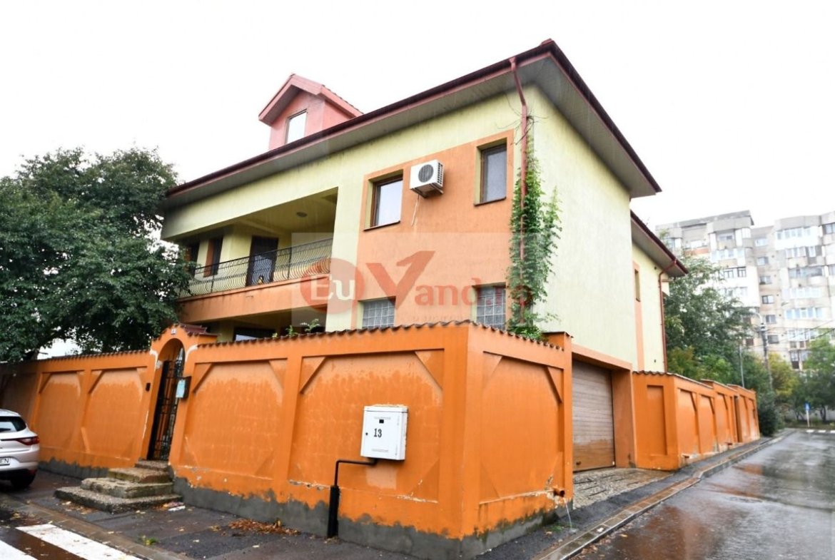 Vila spatioasa, pretabil pentru locuit/clinica, zona Micro 17 – Galati