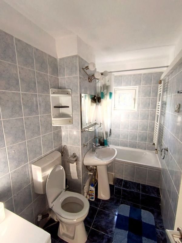 eacedace038344cbaa32689281d4864b Apartament cu 2 camere, 55 mp, centrală proprie și aer condiționat