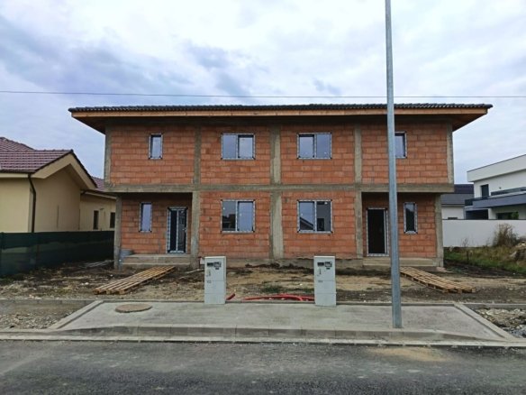 Jumătate de duplex la roșu de vânzare în Giarmata Vii, 129,52 mp utili