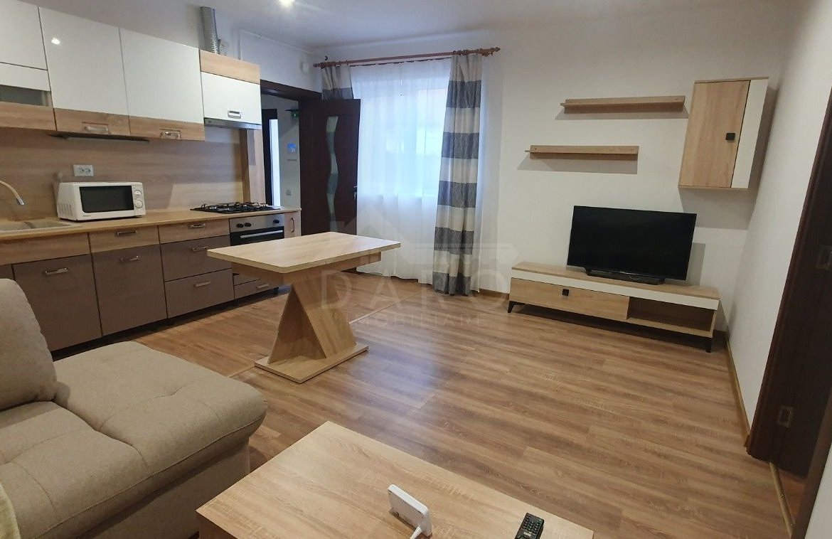 Inchiriez apartament cu doua camere, zona centrala
