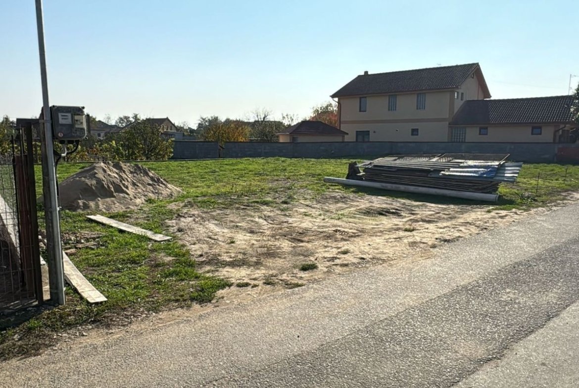 Teren intravilan com Bors, 563 mp, 32 ml front- Pret 36.000 euro neg