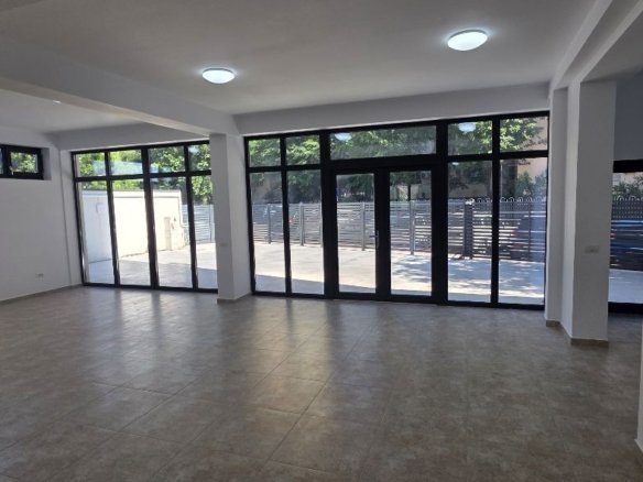 Salajan spatiu comercial 350 mp de inchiriat