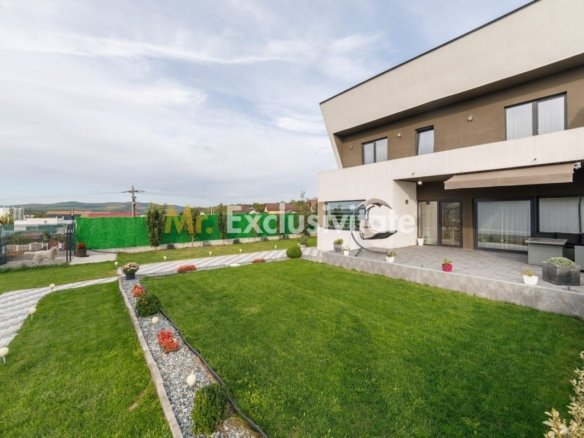 Casa exclusivistă 5 camere cu vedere panoramică Mioveni-Argeş