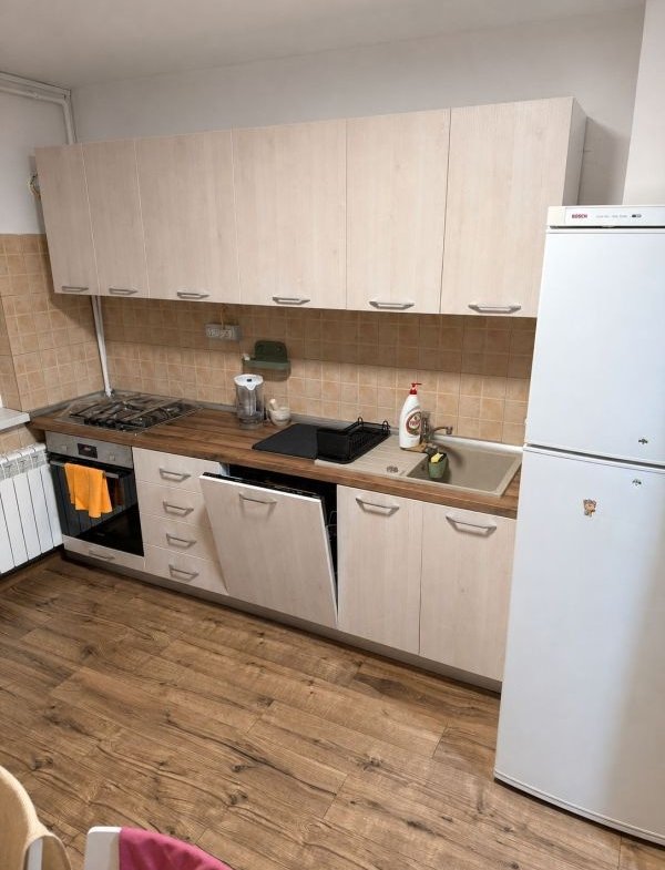 Apartament renovat cu 3 camere și 2 băi, 63 mp – zona Dâmbovița