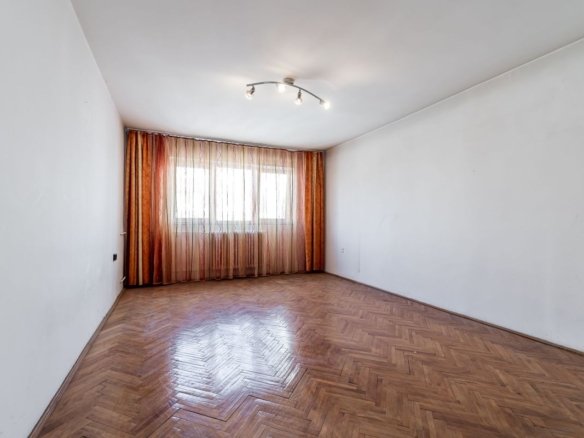 Apartament spatios cu 2 camere decomandat la etajul 3 Comision 0